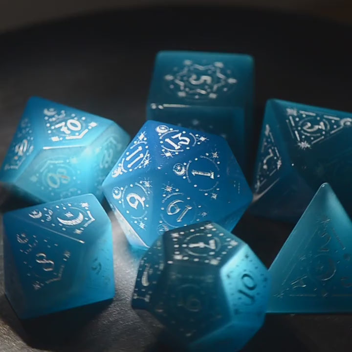 Load video: Pasqyra Ocean Color Cat's Eye  Engraved Gemstone Dice Set