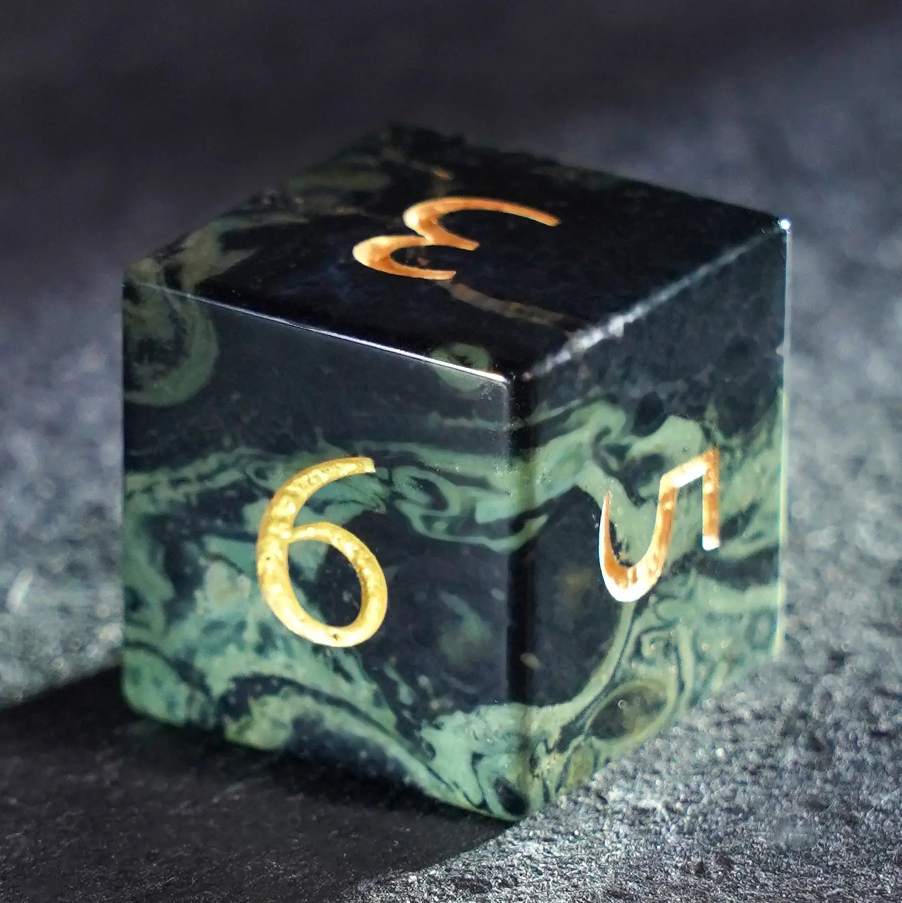 Sparrow's Phantom · Phantom Veil Ghost Stone Gemstone Dice Set
