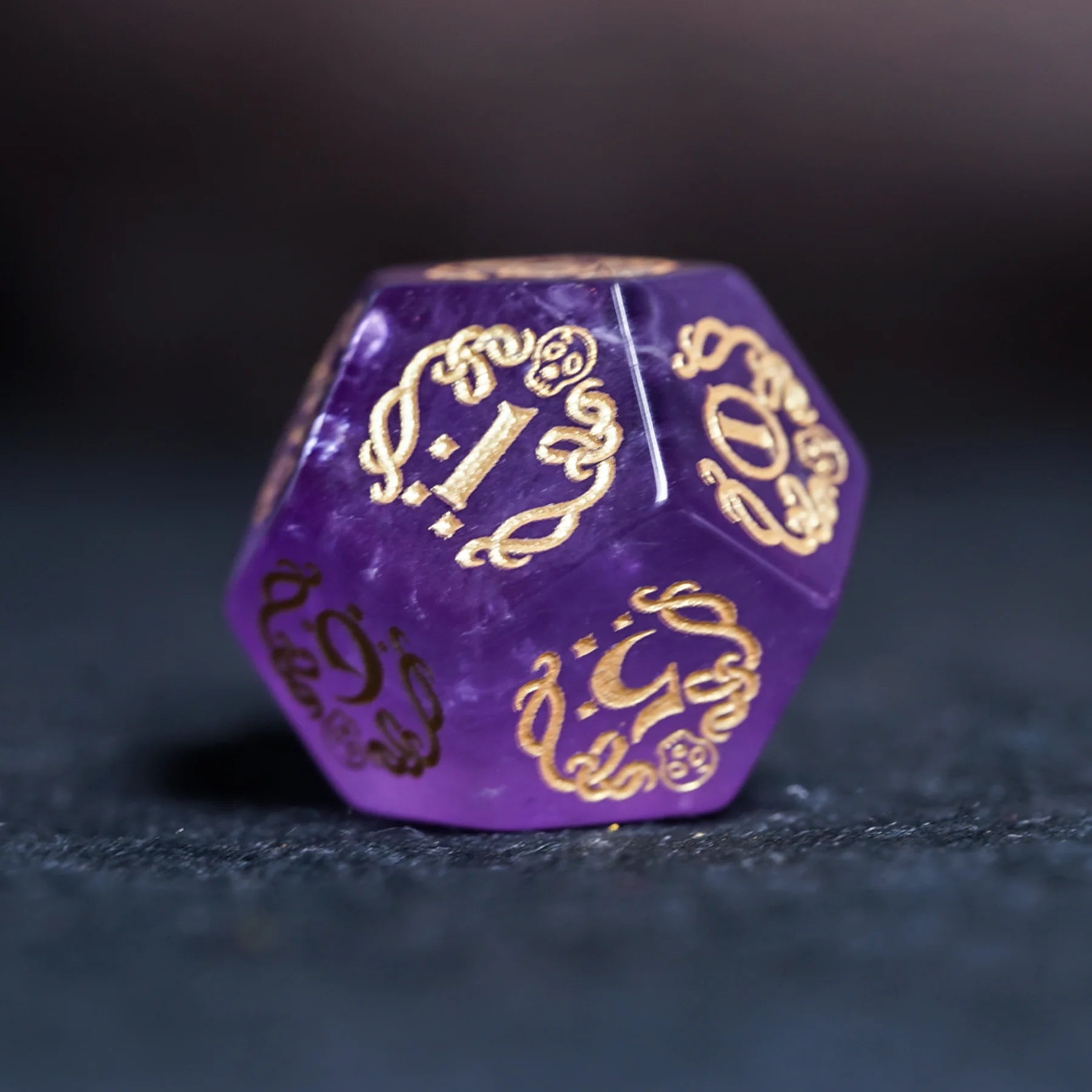 Dreaming Mirage · Amethyst Engraved Gemstone Dice Set