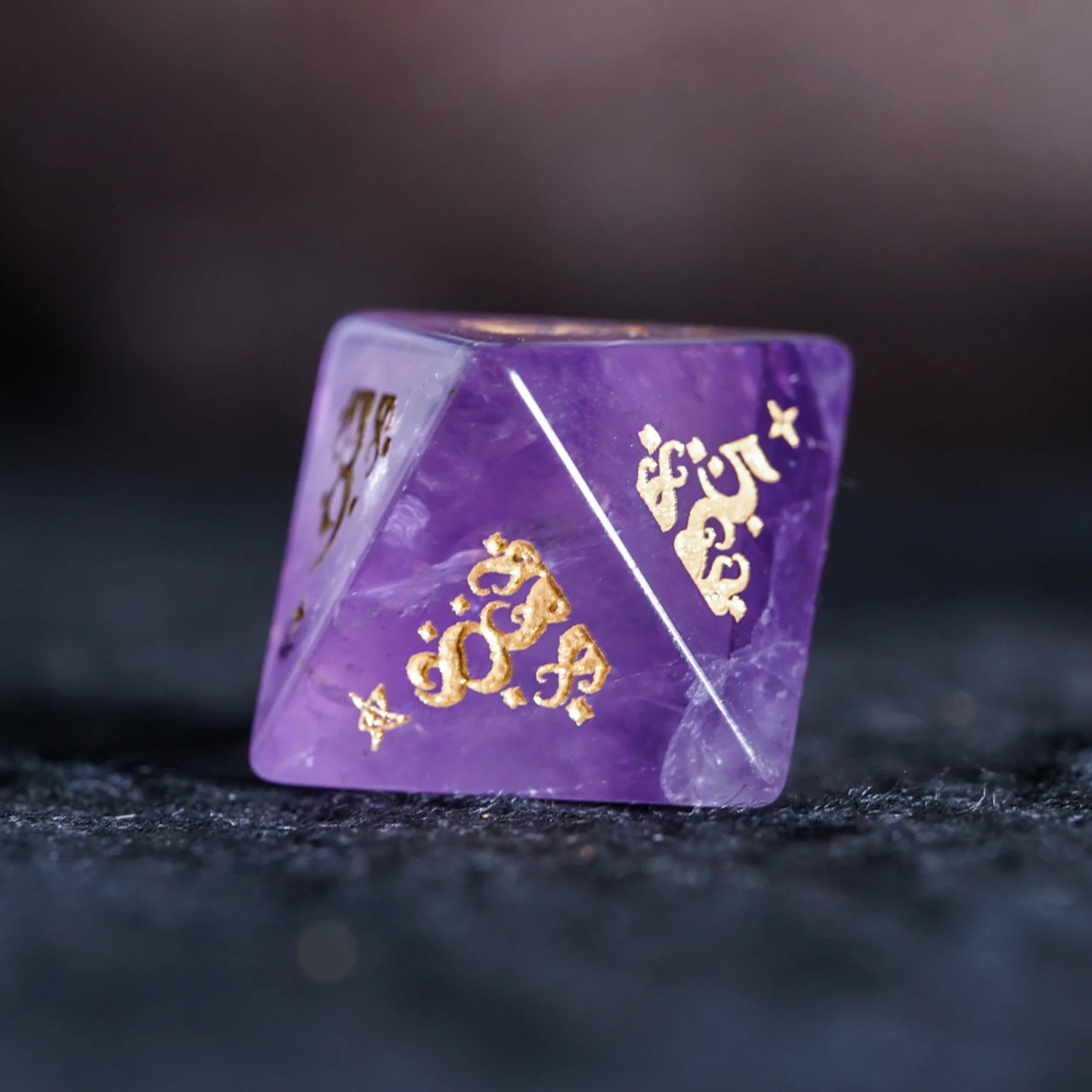 Dreaming Mirage · Amethyst Engraved Gemstone Dice Set